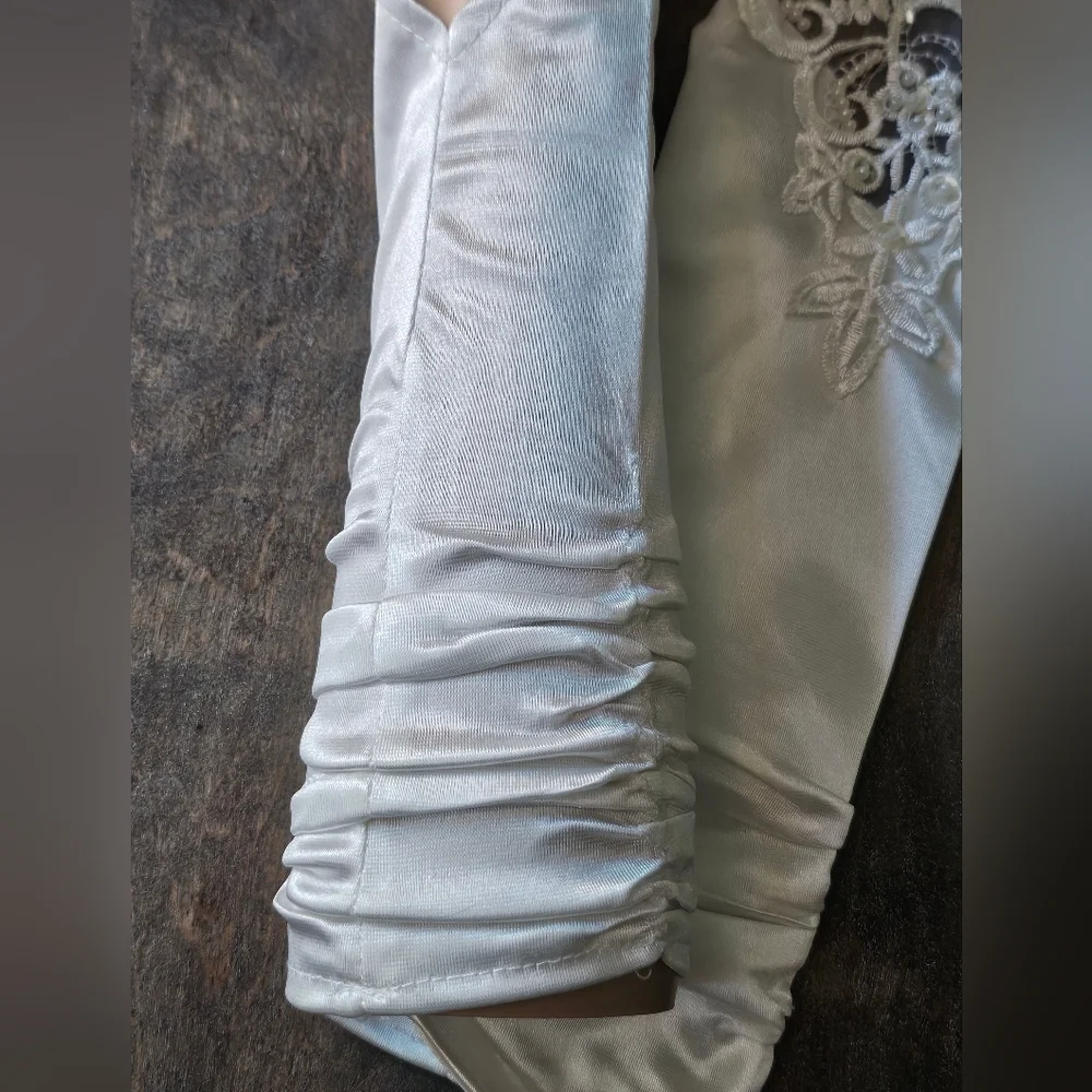 Elegant Bridal Rouched White Lace Fingerless Gloves